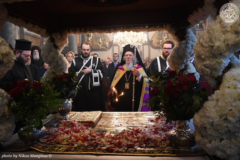 Κατάνυξη στο Φανάρι -Η Αποκαθήλωση και η ακολουθία του Επιτάφιου Θρήνου [εικόνες] | iefimerida.gr 7