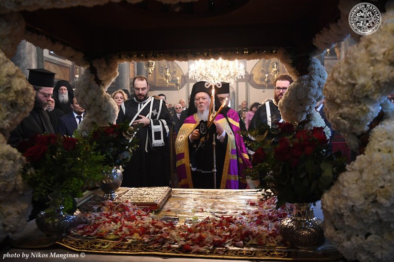 Κατάνυξη στο Φανάρι -Η Αποκαθήλωση και η ακολουθία του Επιτάφιου Θρήνου [εικόνες] | iefimerida.gr 8