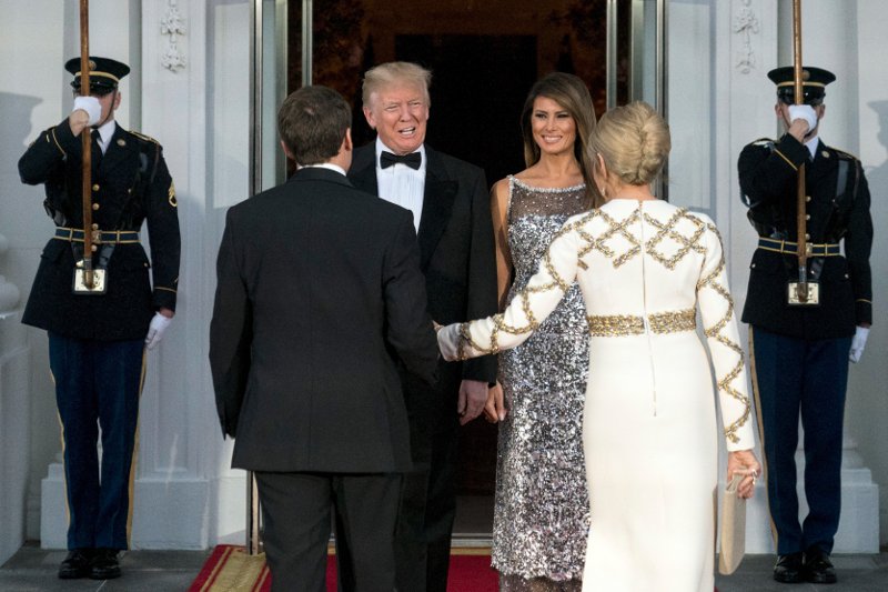 Η Μελάνια Τραμπ επισκίασε την Μπριζίτ Μακρόν -Οικοδέσποινα σαν χολιγουντιανή σταρ [εικόνες] | iefimerida.gr 6