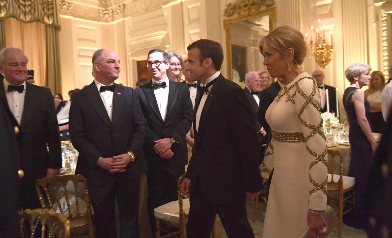 Η Μελάνια Τραμπ επισκίασε την Μπριζίτ Μακρόν -Οικοδέσποινα σαν χολιγουντιανή σταρ [εικόνες] | iefimerida.gr 5