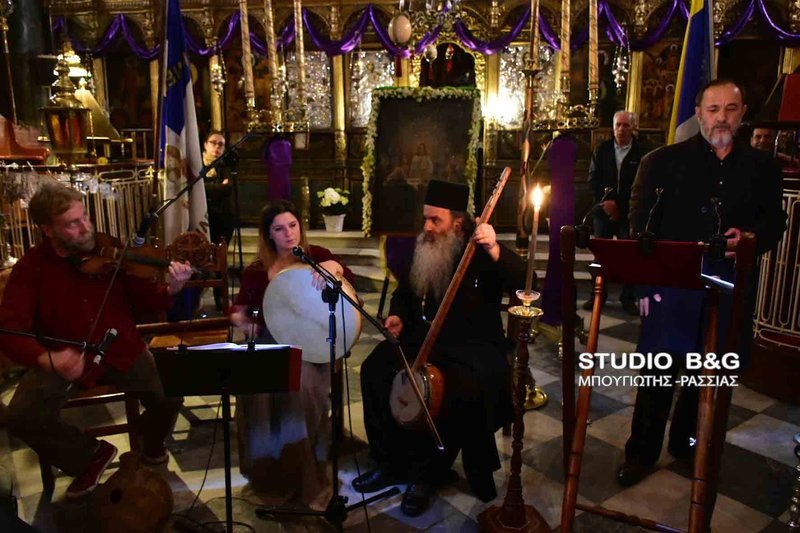 Μοναδικό! Ο Στέλιος Μάινας απαγγέλλει Παπαδιαμάντη μέσα σε εκκλησία [εικόνες & βίντεο]  | iefimerida.gr 0