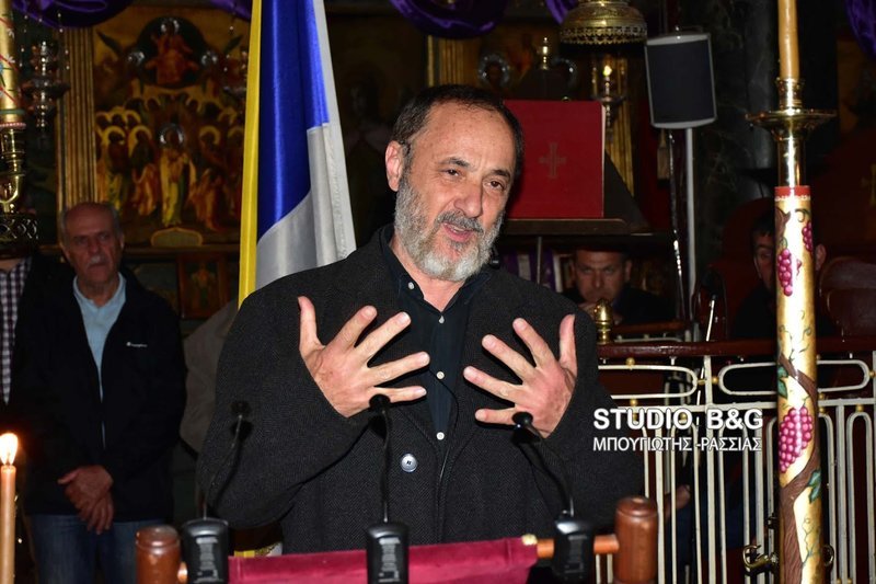 Μοναδικό! Ο Στέλιος Μάινας απαγγέλλει Παπαδιαμάντη μέσα σε εκκλησία [εικόνες & βίντεο]  | iefimerida.gr 1