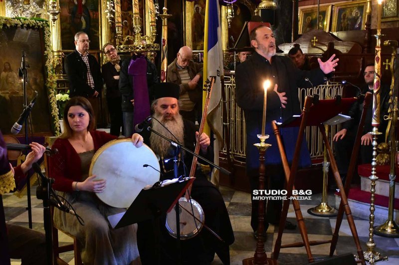 Μοναδικό! Ο Στέλιος Μάινας απαγγέλλει Παπαδιαμάντη μέσα σε εκκλησία [εικόνες & βίντεο]  | iefimerida.gr 2