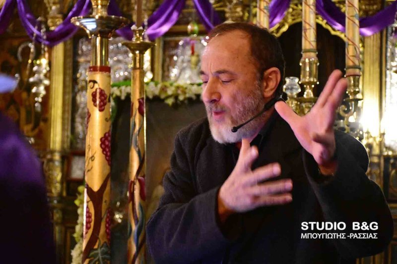 Μοναδικό! Ο Στέλιος Μάινας απαγγέλλει Παπαδιαμάντη μέσα σε εκκλησία [εικόνες & βίντεο]  | iefimerida.gr 3