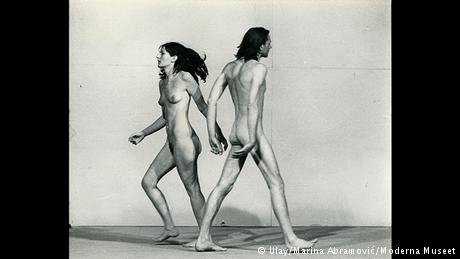 Το φαινόμενο Μαρίνα Αμπράμοβιτς -Κόβεται με μαχαίρια, πλένει κόκαλα νεκρών [εικόνες] | iefimerida.gr 3