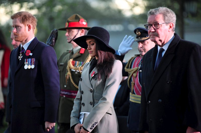 Η Μέγκαν Μαρκλ σε τελετή μνήμης με καπέλο ίδιο με της Μελάνια Τραμπ! [εικόνες] | iefimerida.gr 0