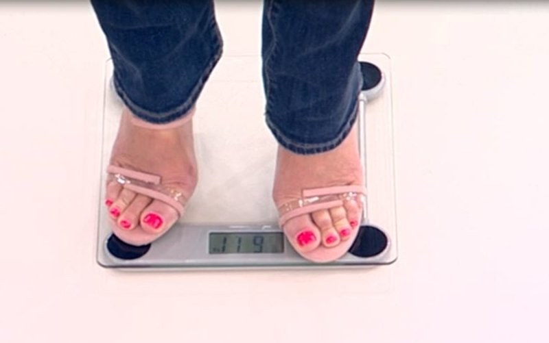 Πόσα κιλά είναι η Ελένη Μενεγάκη; Η παρουσιάστρια δεν διστάζει να ανέβει στη ζυγαριά [βίντεο]  | iefimerida.gr 0