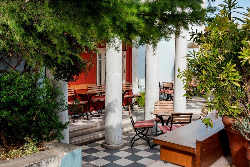 Μέντα: Το αρχοντικό του Αγγελου Σικελιανού στην Κηφισιά, με τον πνιγμένο στα λουλούδια κήπο, έγινε χουχουλιάρικο καφέ! [εικόνες] | iefimerida.gr 3