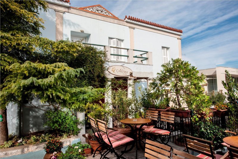 Μέντα: Το αρχοντικό του Αγγελου Σικελιανού στην Κηφισιά, με τον πνιγμένο στα λουλούδια κήπο, έγινε χουχουλιάρικο καφέ! [εικόνες] | iefimerida.gr 0