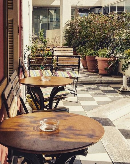 Μέντα: Το αρχοντικό του Αγγελου Σικελιανού στην Κηφισιά, με τον πνιγμένο στα λουλούδια κήπο, έγινε χουχουλιάρικο καφέ! [εικόνες] | iefimerida.gr 4