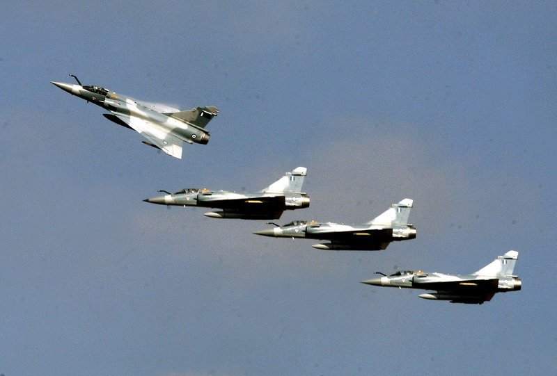 Ποιο είναι το μαχητικό Mιράζ 2000-5 της Πολεμικής Αεροπορίας που έπεσε κοντά στη Σκύρο [εικόνες & βίντεο]  | iefimerida.gr 4