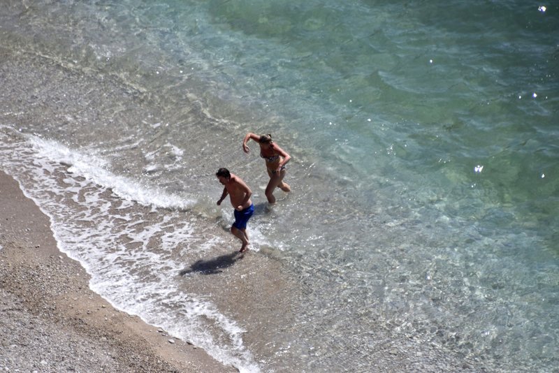 Στο Ναύπλιο ξεκίνησαν ηλιοθεραπεία και βουτιές στη θάλασσα [εικόνες] | iefimerida.gr 4