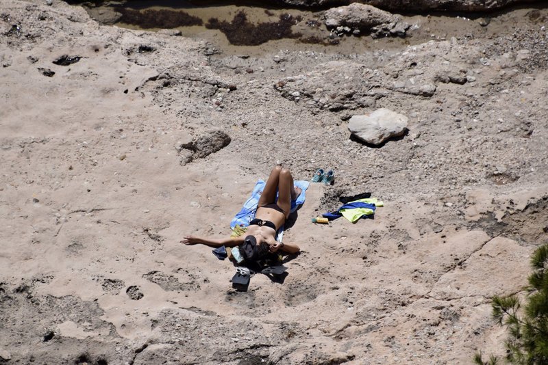 Στο Ναύπλιο ξεκίνησαν ηλιοθεραπεία και βουτιές στη θάλασσα [εικόνες] | iefimerida.gr 5