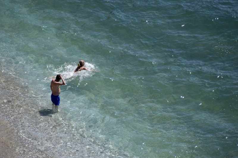 Στο Ναύπλιο ξεκίνησαν ηλιοθεραπεία και βουτιές στη θάλασσα [εικόνες] | iefimerida.gr 6