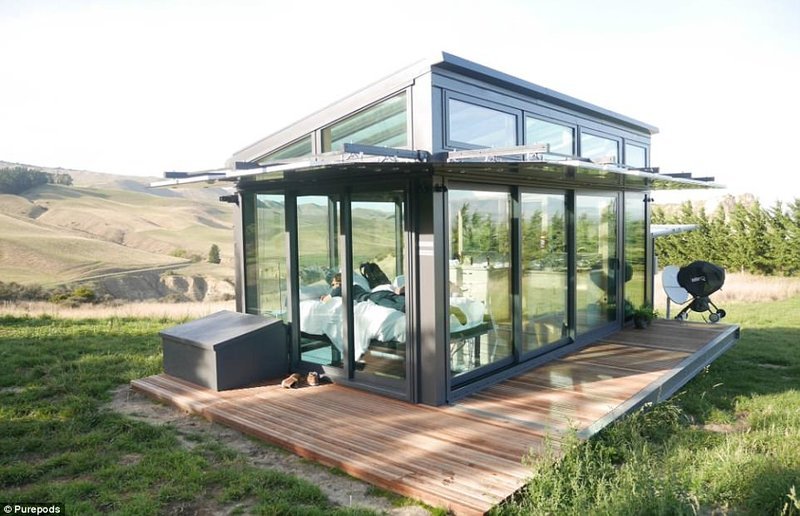 H Daily Mail αποθεώνει τη Σαντορίνη: Δωμάτια με φόντο το ηφαίστειο και το μπλε του Αιγαίου [εικόνες] | iefimerida.gr 11