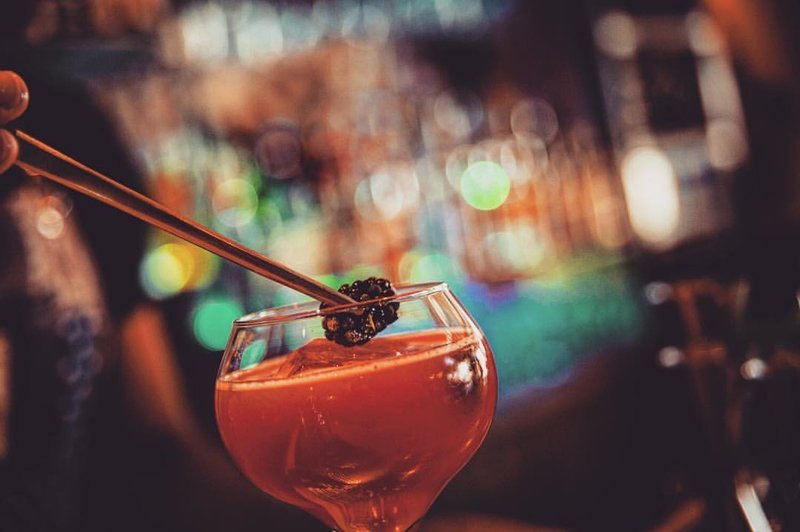 Βγαίνουμε για ποτό στα 8 μπαρ της Αθήνας που πήραν έξτρα διάκριση -Τέλεια κοκτέιλ, ψαγμένη διακόσμηση [εικόνες] | iefimerida.gr 22