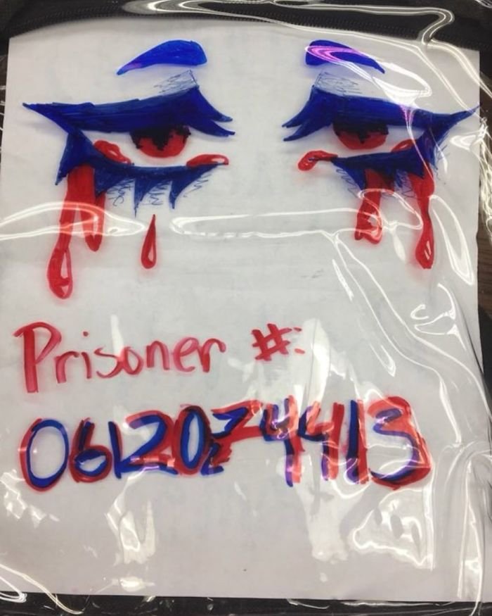 Πάρκλαντ: Τους υποχρέωσαν να έχουν διάφανες τσάντες, τρολάρουν με προφυλακτικά και ταμπόν [εικόνες] | iefimerida.gr 5