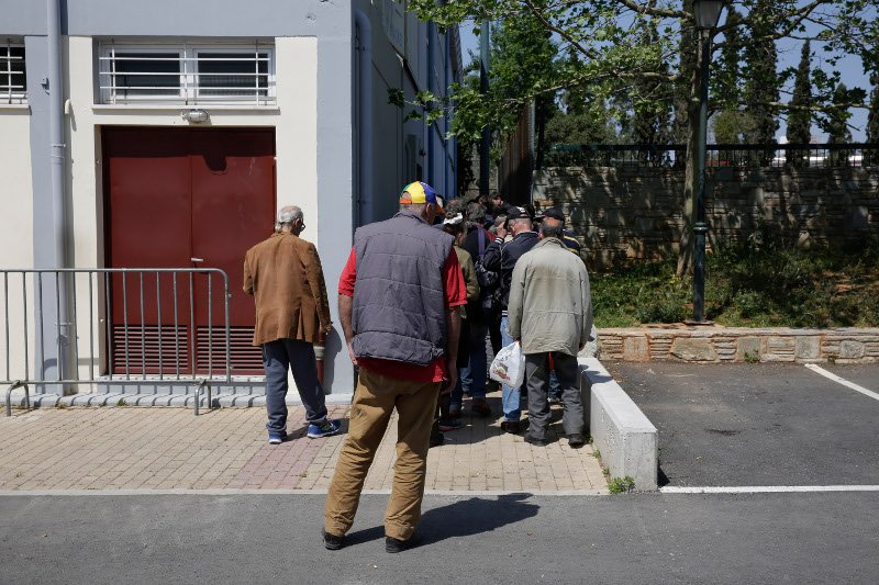 Η Εκκλησία και ο δήμος Αθηναίων κοντά στους άπορους και τους άστεγους [εικόνες]  | iefimerida.gr 3