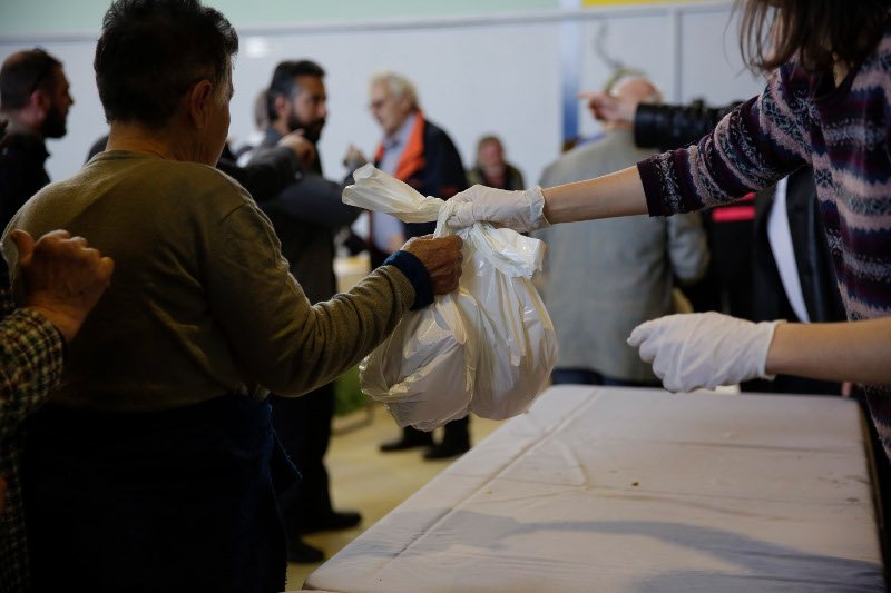 Η Εκκλησία και ο δήμος Αθηναίων κοντά στους άπορους και τους άστεγους [εικόνες]  | iefimerida.gr 0