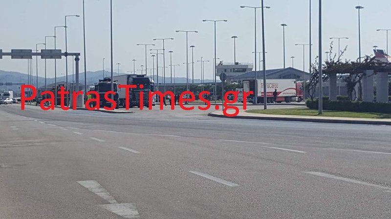 Πάτρα: Μετανάστες έσπασαν φράκτη στο λιμάνι [βίντεο] | iefimerida.gr 0