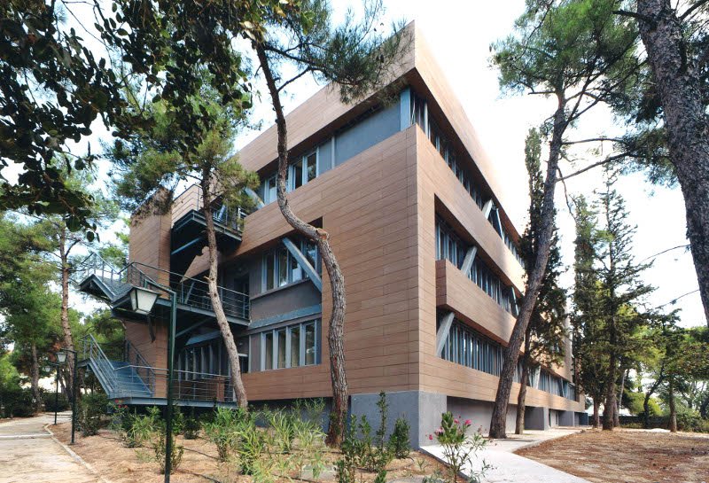 Το κτίριο του ΙB στο campus του Ψυχικού