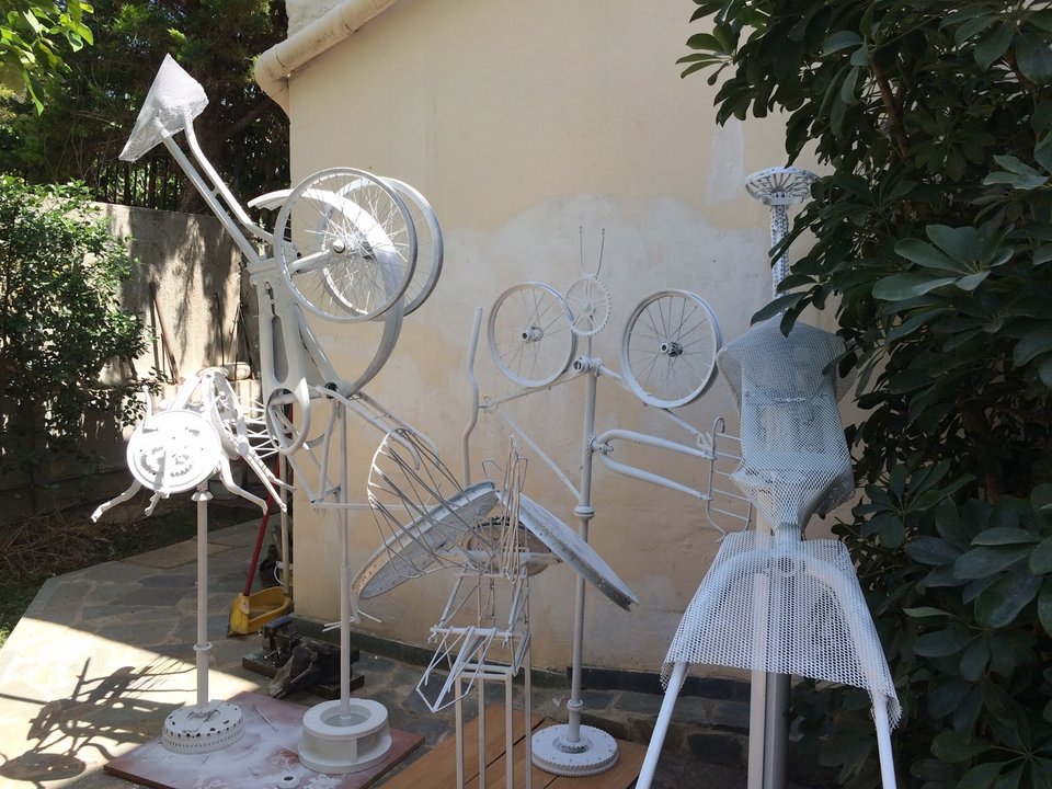 Φτιάχνει έργα τέχνης  από χαλασμένα ποδήλατα [εικόνες] | iefimerida.gr 4