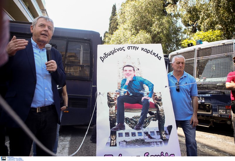 Με λιγνίτη στον Αγνωστο Στρατιώτη, κρεμάλες & πανό οι 3 πορείες στο κέντρο | iefimerida.gr 7