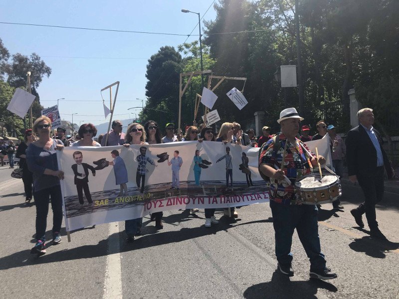 Με λιγνίτη στον Αγνωστο Στρατιώτη, κρεμάλες & πανό οι 3 πορείες στο κέντρο | iefimerida.gr 4