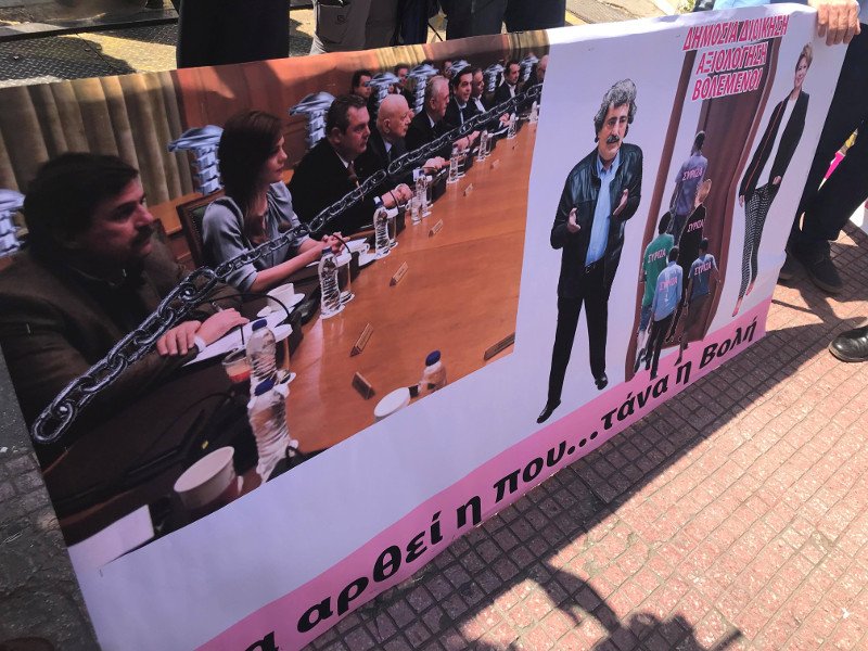 Με λιγνίτη στον Αγνωστο Στρατιώτη, κρεμάλες & πανό οι 3 πορείες στο κέντρο | iefimerida.gr 9