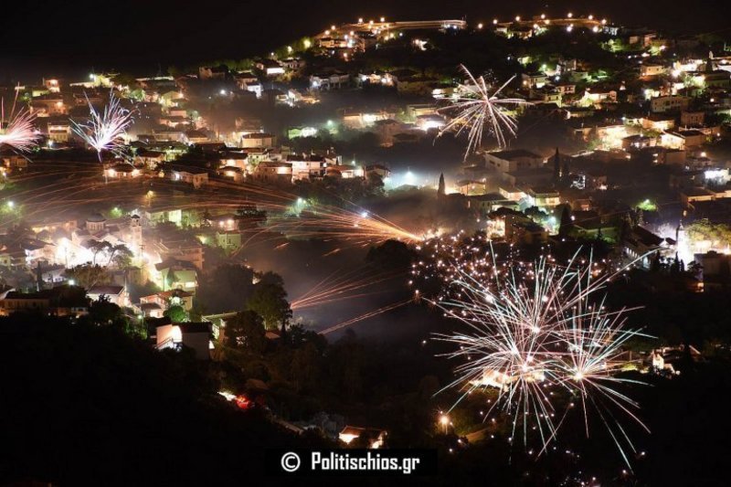 Εγινε η νύχτα μέρα στη Χίο -Εντυπωσιακός ο ρουκετοπόλεμος [εικόνες & βίντεο] | iefimerida.gr 11