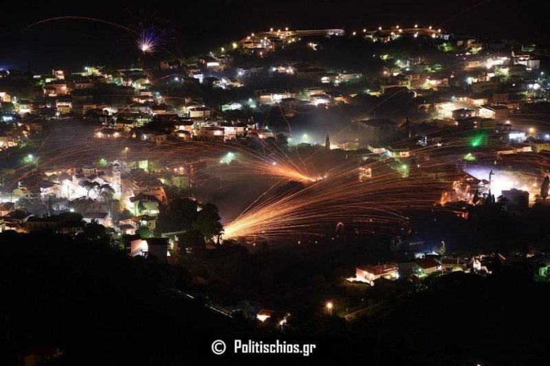Εγινε η νύχτα μέρα στη Χίο -Εντυπωσιακός ο ρουκετοπόλεμος [εικόνες & βίντεο] | iefimerida.gr 2