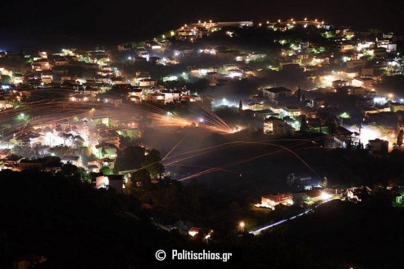 Εγινε η νύχτα μέρα στη Χίο -Εντυπωσιακός ο ρουκετοπόλεμος [εικόνες & βίντεο] | iefimerida.gr 4