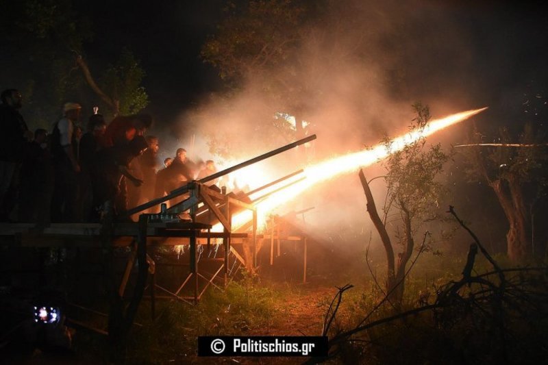 Εγινε η νύχτα μέρα στη Χίο -Εντυπωσιακός ο ρουκετοπόλεμος [εικόνες & βίντεο] | iefimerida.gr 5