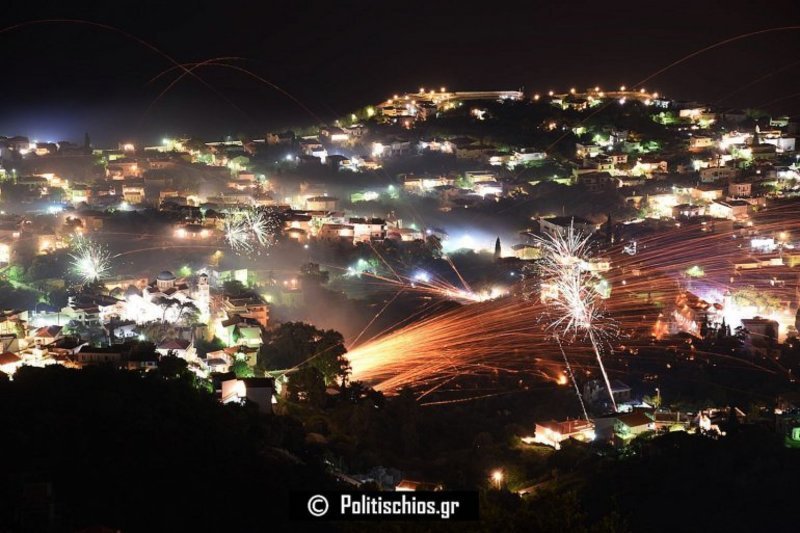 Εγινε η νύχτα μέρα στη Χίο -Εντυπωσιακός ο ρουκετοπόλεμος [εικόνες & βίντεο] | iefimerida.gr 6