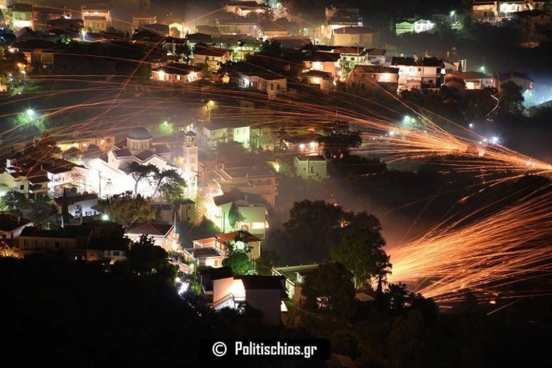 Εγινε η νύχτα μέρα στη Χίο -Εντυπωσιακός ο ρουκετοπόλεμος [εικόνες & βίντεο] | iefimerida.gr 8