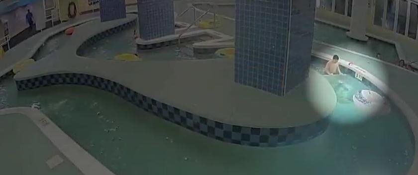 Τρόμος σε πισίνα: 12χρονος παγιδεύτηκε κάτω από το νερό επί εννέα λεπτά [βίντεο]  | iefimerida.gr 0