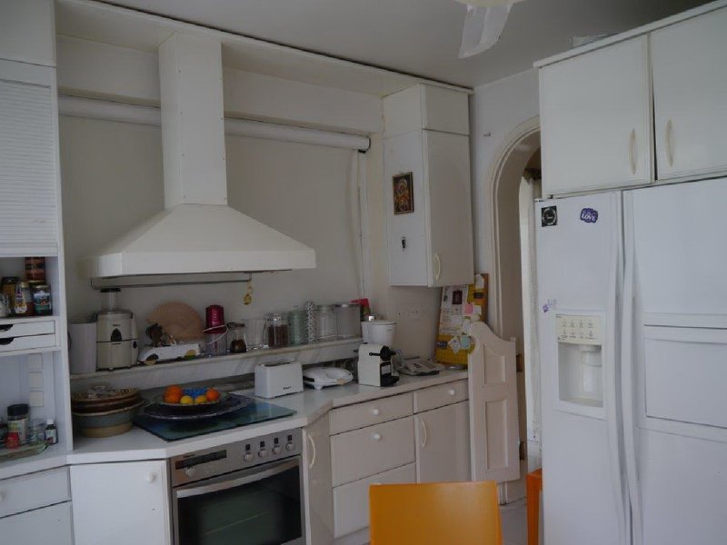 Πωλείται το εντυπωσιακό, κατάλευκο, σπίτι της Ζωής Λάσκαρη στο Πόρτο Ράφτη -Εκπληκτική θέα, κήποι όνειρο, πισίνα [εικόνες]  | iefimerida.gr 11