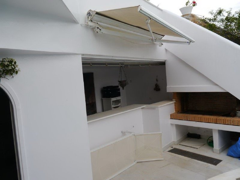 Πωλείται το εντυπωσιακό, κατάλευκο, σπίτι της Ζωής Λάσκαρη στο Πόρτο Ράφτη -Εκπληκτική θέα, κήποι όνειρο, πισίνα [εικόνες]  | iefimerida.gr 13