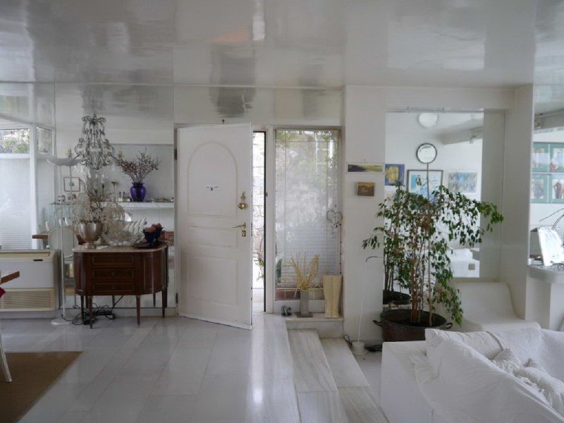 Πωλείται το εντυπωσιακό, κατάλευκο, σπίτι της Ζωής Λάσκαρη στο Πόρτο Ράφτη -Εκπληκτική θέα, κήποι όνειρο, πισίνα [εικόνες]  | iefimerida.gr 5