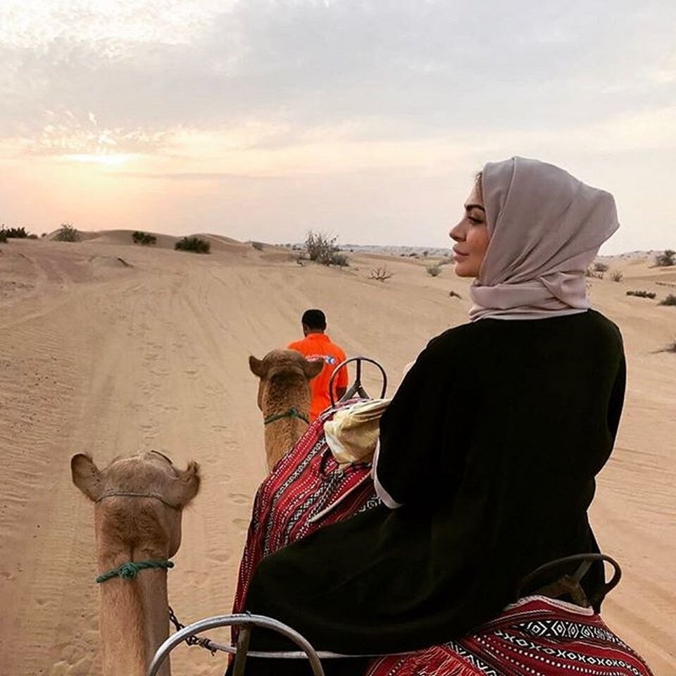 Αγνώριστη- Παίκτρια του Power of Love με μπούργκα στην έρημο [εικόνες] | iefimerida.gr 4