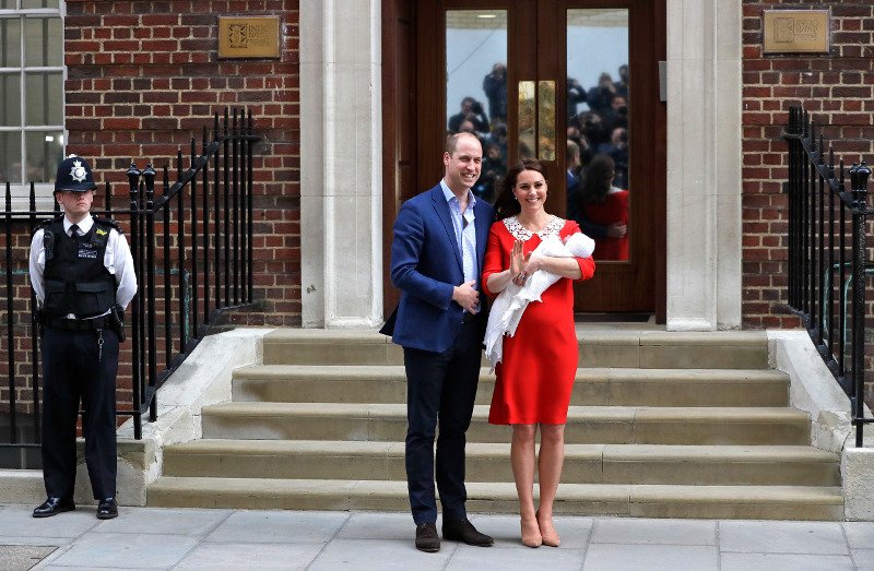 Daily Mail: Η Κέιτ Μίντλετον σαν να μην είχε γεννήσει, χωρίς κυτταρίτιδα και πρήξιμο, ώρες μετά τον τοκετό [εικόνες] | iefimerida.gr 0