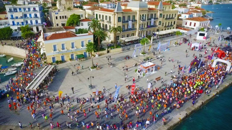 Βραβείο στη Μαρίνα Κουταρέλλη που ίδρυσε τον Μαραθώνιο στις Σπέτσες | iefimerida.gr 1