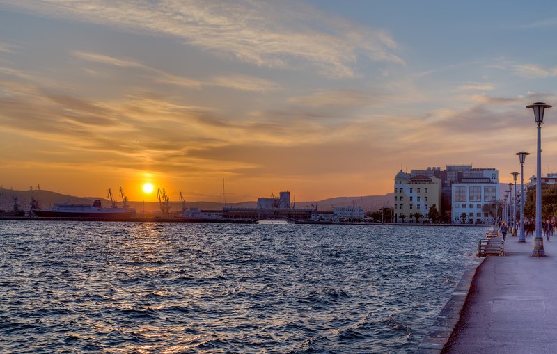 Δεν είναι μόνο τα νησιά: Ο Guardian επέλεξε 2 ελληνικούς προορισμούς στις ομορφότερες παραθαλάσσιες πόλεις [εικόνες] | iefimerida.gr 3