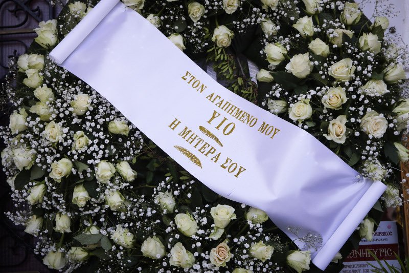 Το τελευταίο αντίο στον Στέλιο Σκλαβενίτη -Χιλιάδες κόσμου στη κηδεία του [εικόνες & βίντεο] | iefimerida.gr 4