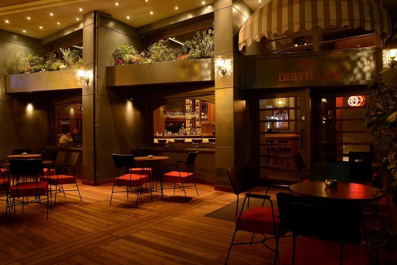 Βγαίνουμε για ποτό στα 8 μπαρ της Αθήνας που πήραν έξτρα διάκριση -Τέλεια κοκτέιλ, ψαγμένη διακόσμηση [εικόνες] | iefimerida.gr 10