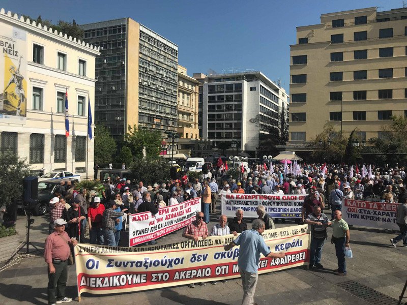 Με λιγνίτη στον Αγνωστο Στρατιώτη, κρεμάλες & πανό οι 3 πορείες στο κέντρο | iefimerida.gr 13