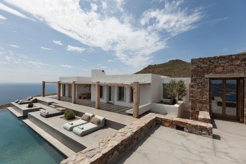 Ενα σπίτι-όνειρο στη Σύρο -Μίνιμαλ και μποέμ με θέα το γαλάζιο του Αιγαίου [εικόνες] | iefimerida.gr 0