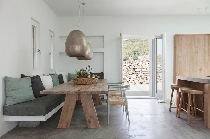Ενα σπίτι-όνειρο στη Σύρο -Μίνιμαλ και μποέμ με θέα το γαλάζιο του Αιγαίου [εικόνες] | iefimerida.gr 6