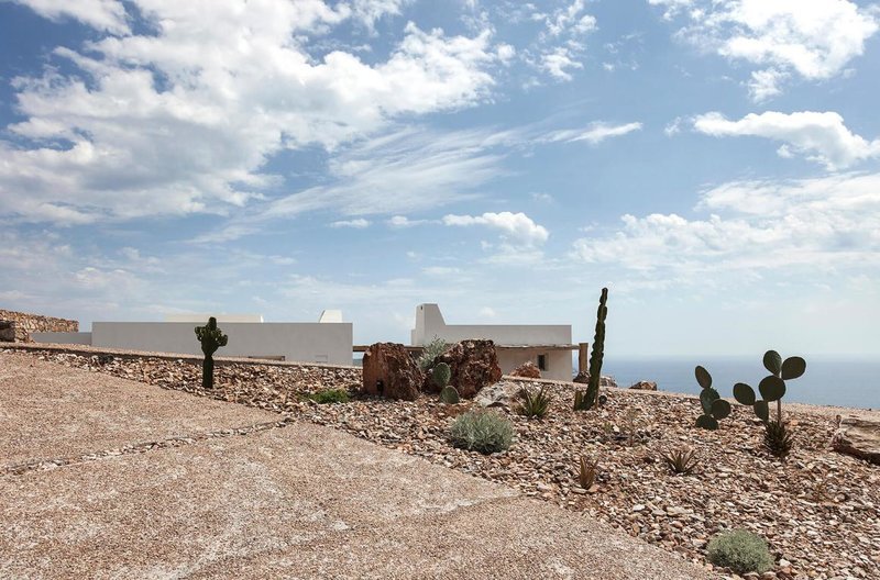 Ενα σπίτι-όνειρο στη Σύρο -Μίνιμαλ και μποέμ με θέα το γαλάζιο του Αιγαίου [εικόνες] | iefimerida.gr 2