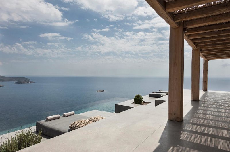 Ενα σπίτι-όνειρο στη Σύρο -Μίνιμαλ και μποέμ με θέα το γαλάζιο του Αιγαίου [εικόνες] | iefimerida.gr 8